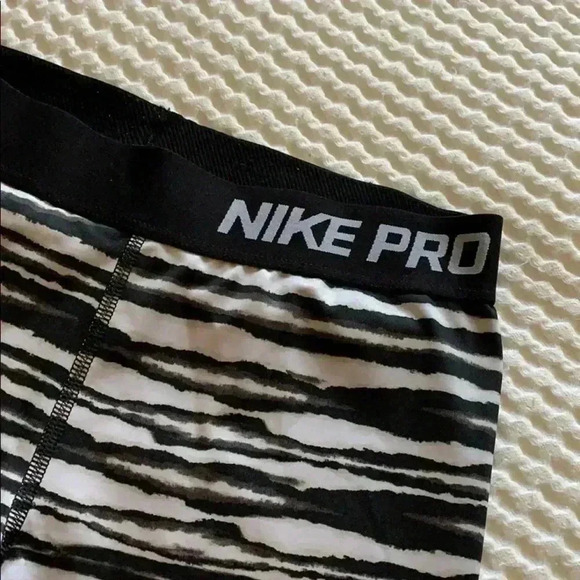 Nike - Picture 3 of 3